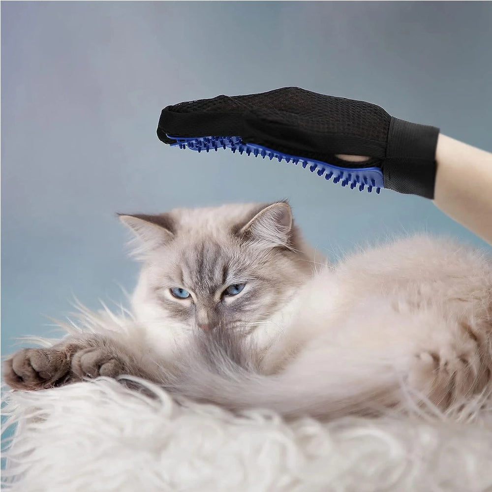 Pet Shedding & Grooming Gloves – Gentle Deshedding for Dogs & Cats (Pair)